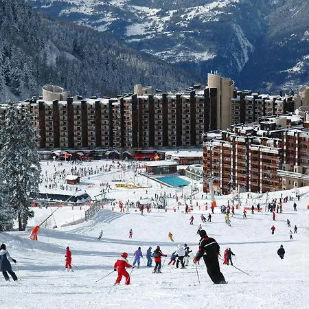3000 Bail - Divisible Fonctionnel · Accès Direct Aux Pistes · Balcon Mae-3631 *
